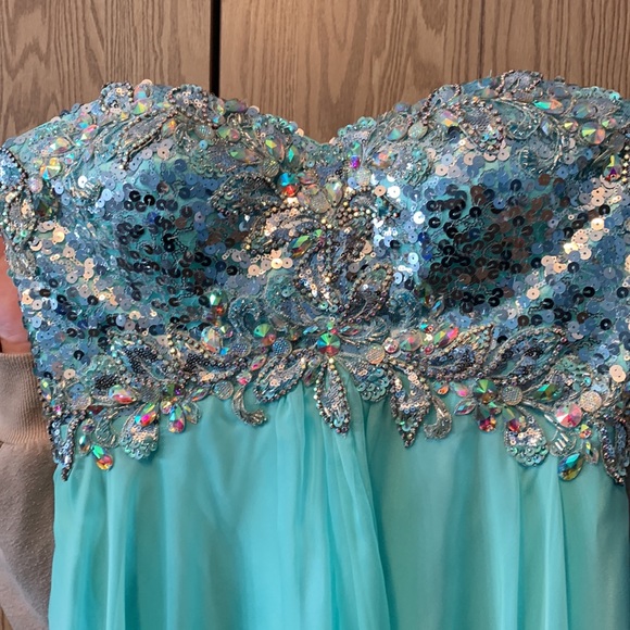 Tony Bowls fancy/ grad dress - Picture 2 of 5